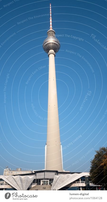 Berliner Fernsehturm Design Ferien & Urlaub & Reisen Sightseeing Fernsehen Stadt Hauptstadt Stadtzentrum Turm Architektur Sehenswürdigkeit Bekanntheit hoch blau