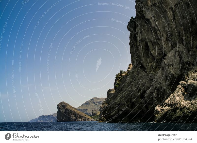 Mallorca von seiner schönen Seite 51 – Massive Felsen Ferien & Urlaub & Reisen Tourismus Ausflug Abenteuer Ferne Freiheit Sightseeing Kreuzfahrt Expedition