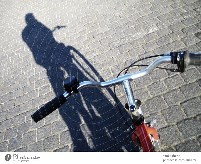 ...unterwegs... Fahrrad Lampe rot Bar Kopfsteinpflaster freihändig Ferien & Urlaub & Reisen Beschleunigung gefährlich Radrennen Geschwindigkeit Verkehr Spielen