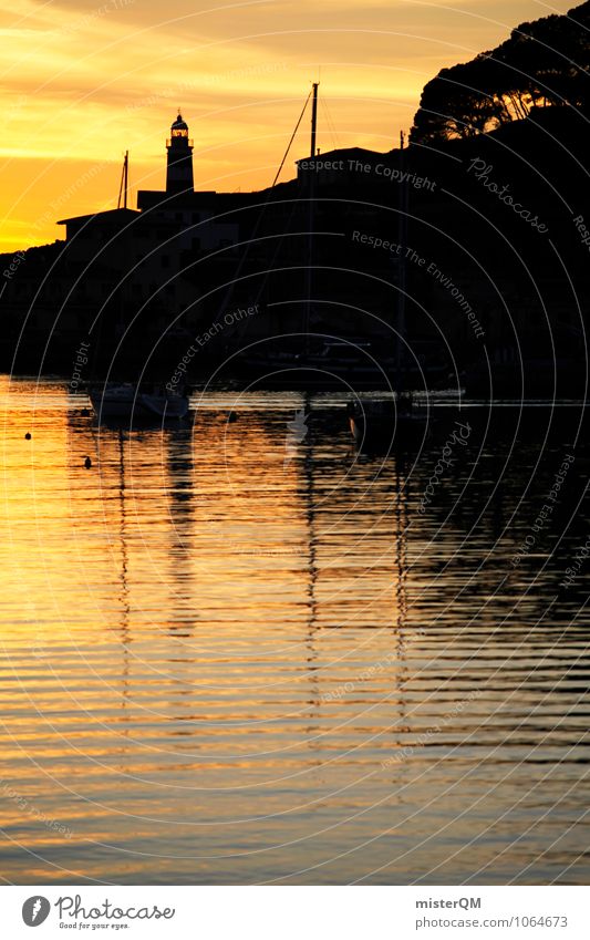Goldener Hafen. Kunst ästhetisch Zufriedenheit Hafenstadt Hafenleuchte Hafengebäude Leuchtturm Mallorca Romantik Urlaubsfoto Urlaubsstimmung Sonnenstrahlen gold