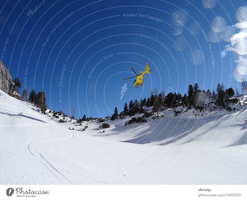 TSCHÜSS... gelber Engel Landschaft Himmel Wolkenloser Himmel Winter Schönes Wetter Schnee Baum Alpen Luftverkehr Hubschrauber Rettungshubschrauber rennen