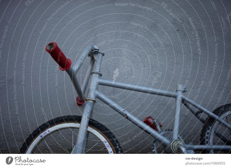 Auf dem Sattel Fahrrad silber Metall Außenaufnahme Nahaufnahme