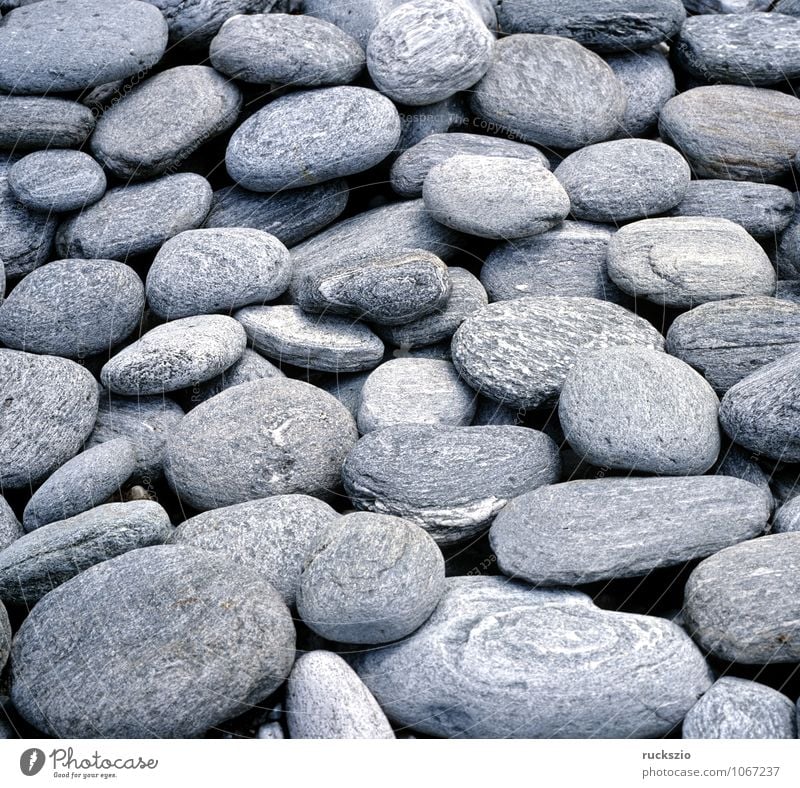 Steine; steiniges Flussbett, Kieselsteine Strand Sand rund grau Flusssteine abgeschliffene Kiesgestein Kieselgestein Sedimentgesteine Pebble stones pebbles