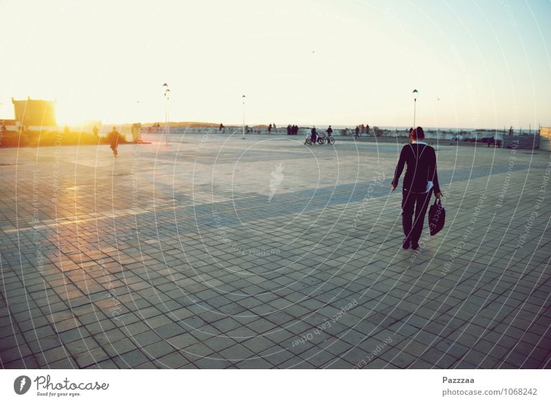 Essaouira Ferien & Urlaub & Reisen Freiheit 1 Mensch 18-30 Jahre Jugendliche Erwachsene Architektur Sonnenaufgang Sonnenuntergang Schönes Wetter Stadt