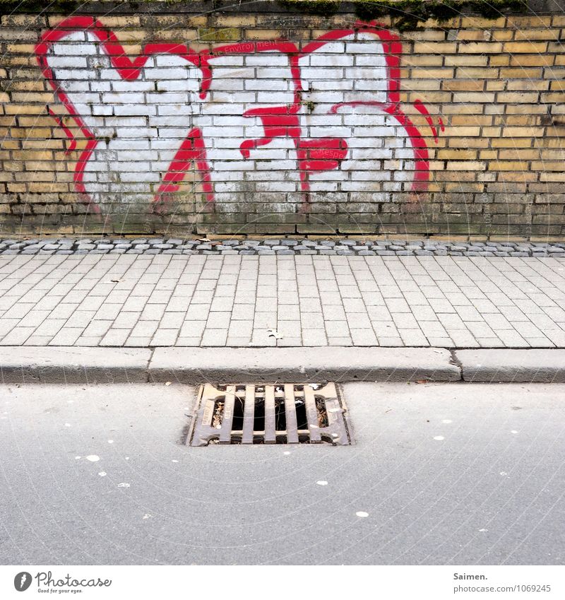 Ein "JA" für Fußgänger Stadt Mauer Wand Straße Wege & Pfade Optimismus Bordsteinkante Abfluss Gully Stein Asphalt Buchstaben Graffiti Bürgersteig Farbfoto