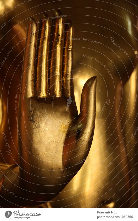 Buddhas goldene Hand androgyn Brust Kunstwerk Skulptur Kultur Metall Gold glänzend kalt Weisheit Glaube Religion & Glaube Hoffnung Inspiration