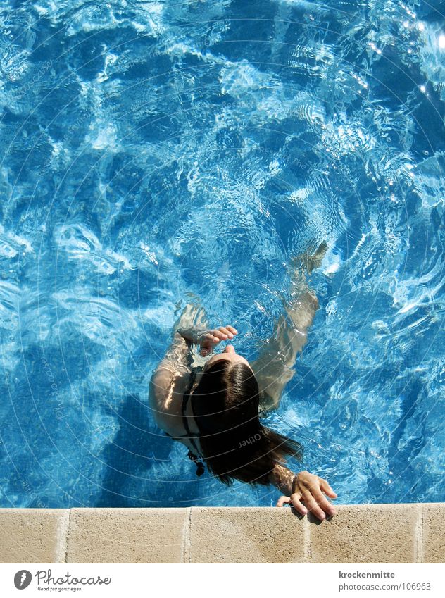 Luft holen Schwimmbad Erfrischung Freizeit & Hobby Ferien & Urlaub & Reisen Hotel Reflexion & Spiegelung Kühlung nass Frau Schwimmsportler Sommer tauchen atmen