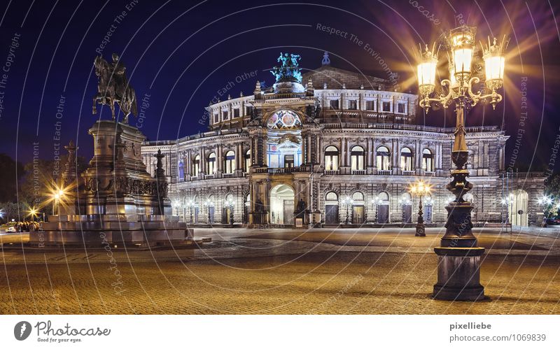 Semperoper Dresden elegant Ferien & Urlaub & Reisen Tourismus Ausflug Sightseeing Städtereise Nachtleben ausgehen Theaterschauspiel Kultur Veranstaltung Oper