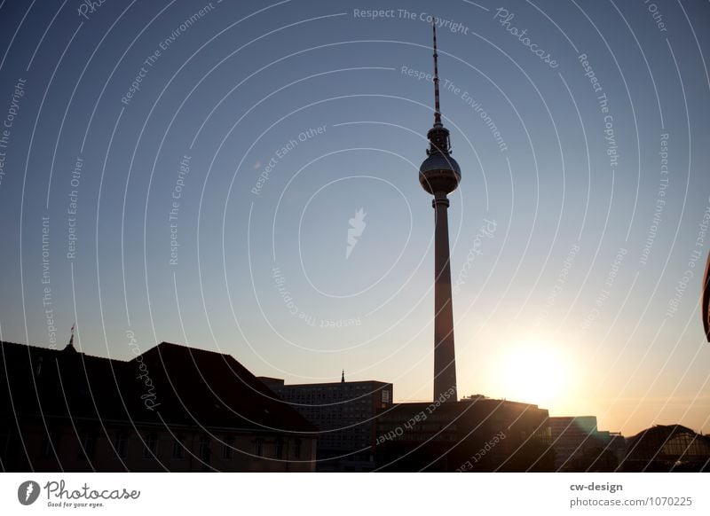 Fernsehturm in Berlin Berliner Fernsehturm Sehenswürdigkeit Stadtzentrum Alexanderplatz Berlin-Mitte