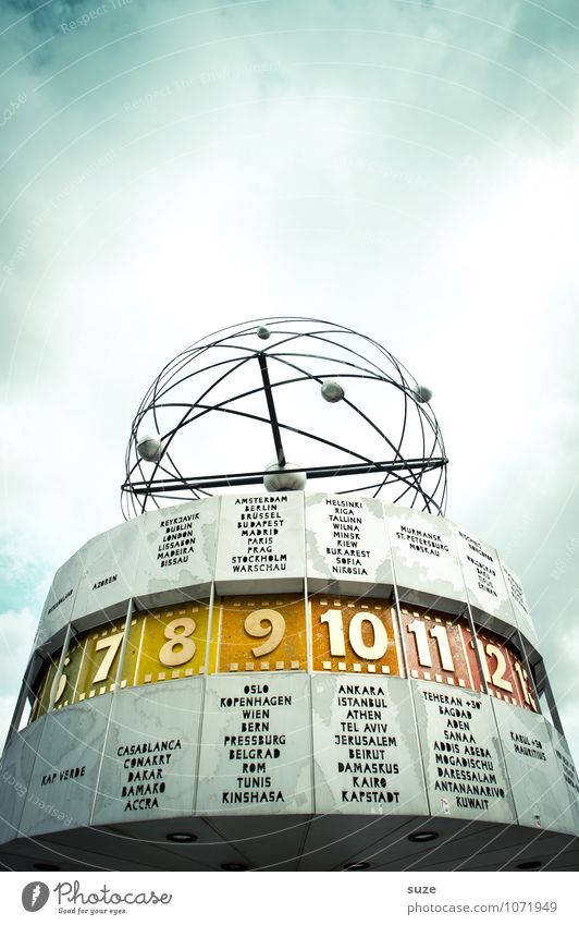 Alle Zeit der Welt ... Tourismus Uhr Kunst Himmel Wolken Wetter Stadt Hauptstadt Stadtzentrum Bauwerk Sehenswürdigkeit Wahrzeichen Zeichen Ziffern & Zahlen rund