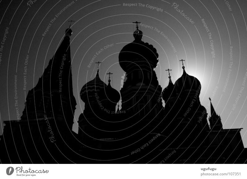 St. Basil's Silhouette Gotteshäuser Moskau Schatten Kuppeldach Roter Platz Berühmte Bauten Bekanntheit Gegenlicht Schwarzweißfoto Turmspitze historisch