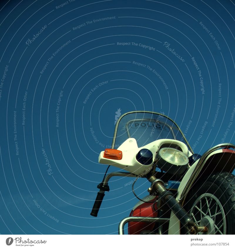 Easy Rider Motorrad Spielzeug KFZ bewegungslos Geschwindigkeit stagnierend träumen gefährlich Verkehrsdelikt Delikt Straftat Exekutive Warnleuchte Martinshorn