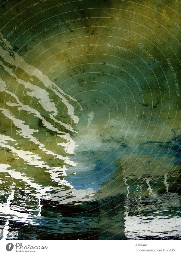 ::FAIRY-TALE:: Pfütze Brunnen nass See Teich Stadt Wasser Regenbogen Algen fantastisch Spiegel Oberfläche 2 Reflexion & Spiegelung Deformation verschoben