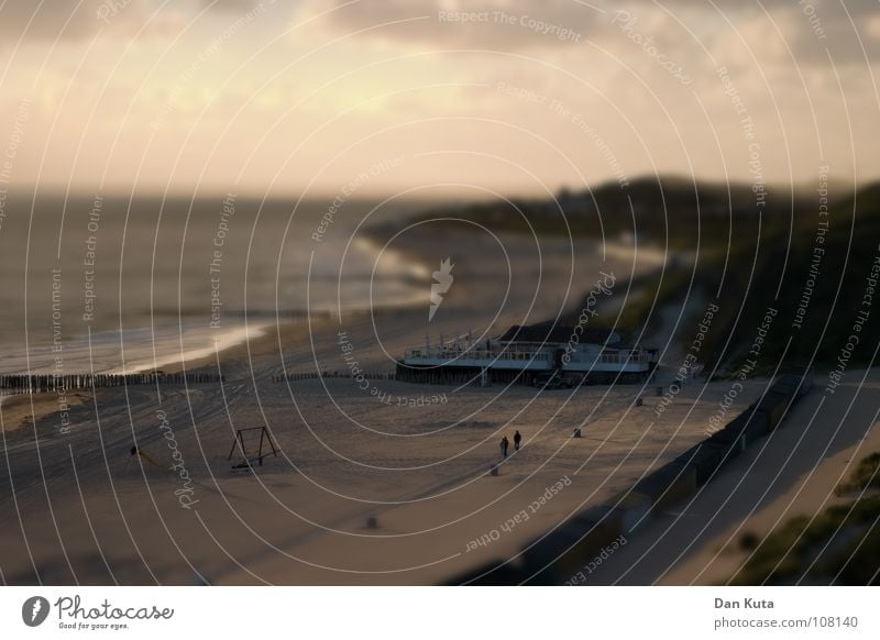 Miniatuur Walcheren Niederlande Zoutelande Dämmerung Tilt-Shift Fälschung falsch schlechtes Wetter Strand Wellen Wolken fein körnig lang Ebbe Holz Blick