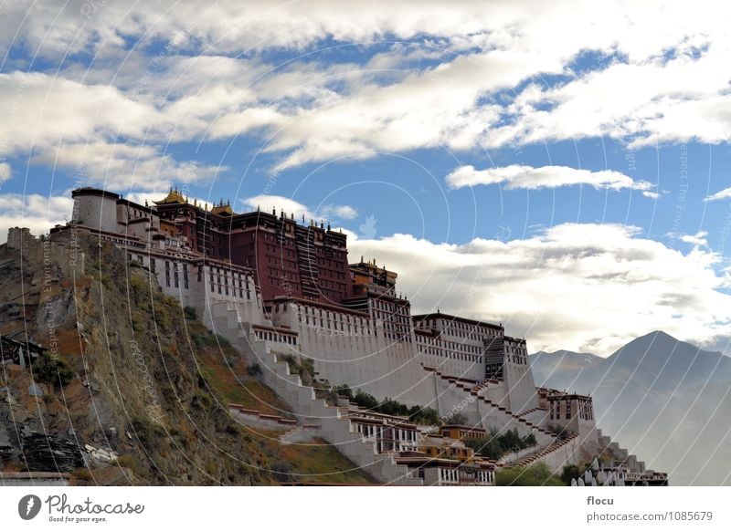 Potala Palast in Lhasa, Tibet, ehemaliges Haus des Dalai Lama exotisch Ferien & Urlaub & Reisen Berge u. Gebirge Kunst Kultur Platz Gebäude Architektur Denkmal