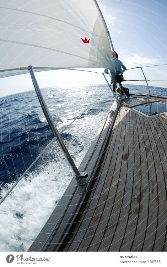 die Welt voraus Meer Segeln Anker Gischt Wellen weiß fahren Wellengang Sportboot Kroatien Horizont Aussicht Fernweh Spielen Fock Bugkorb blau Spitze Holzdeck