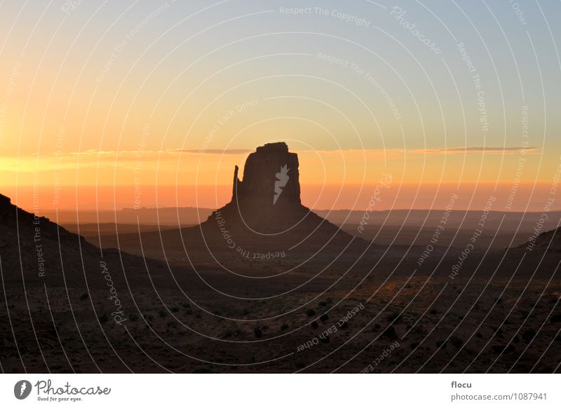 Wunderschöner Sonnenaufgang im Monument Valley, Arizona USA. Natur Himmel Park Denkmal natürlich Gelassenheit Wilder Westen Navajo-Gebiet Inder Sonnenuntergang