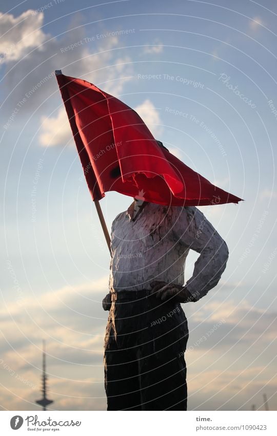 ganz schön | windig maskulin 1 Mensch Kunst Kunstwerk Skulptur Himmel Wolken Hamburg Fahne festhalten stehen Mut Leben Ausdauer standhaft erleben skurril