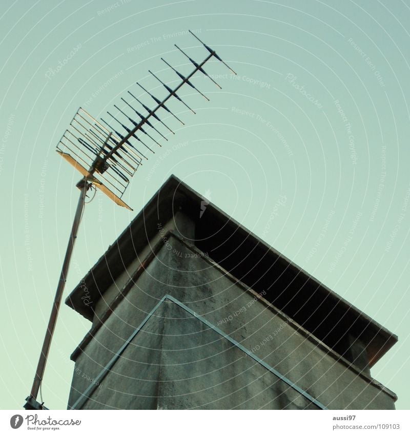 Vive Antenne Hochhaus senden Sendeleistung Strahlung Etage Dach Penthouse Smog Detailaufnahme Frequenz Rundfunksendung Elektromagnetismus Krebstier