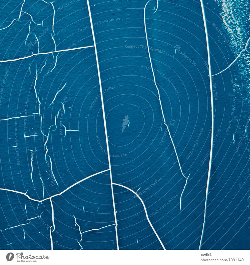 Absicht Kunst Kunstwerk Gemälde Kunststoff blau Rätsel Vergänglichkeit Irritation Zerstörung Farbe Riss Strukturen & Formen Textfreiraum bizarr Farbschicht