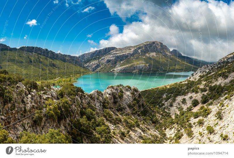 Serra de Tramuntana - Cuber Stausee Natur Landschaft Wasser Wolken Sommer Schönes Wetter Sträucher Felsen Berge u. Gebirge See Wärme Einsamkeit Erholung