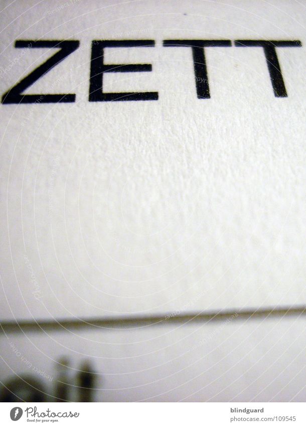 Hommage Papier Zellstoff Buchstaben Wort sehr wenige schwarz weiß Brief Faser Linie Typographie graphisch Makroaufnahme Nahaufnahme Medien Kommunizieren Druck