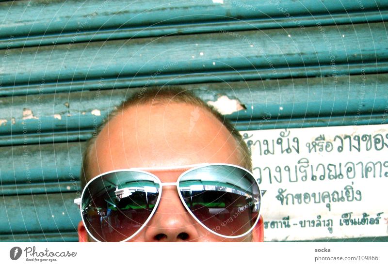 Sunglasses @ thailand Sonnenbrille Mann Spiegel Garage türkis grün Thailand Bangkok Kurzhaarschnitt Ferien & Urlaub & Reisen Buchstaben Schriftzeichen