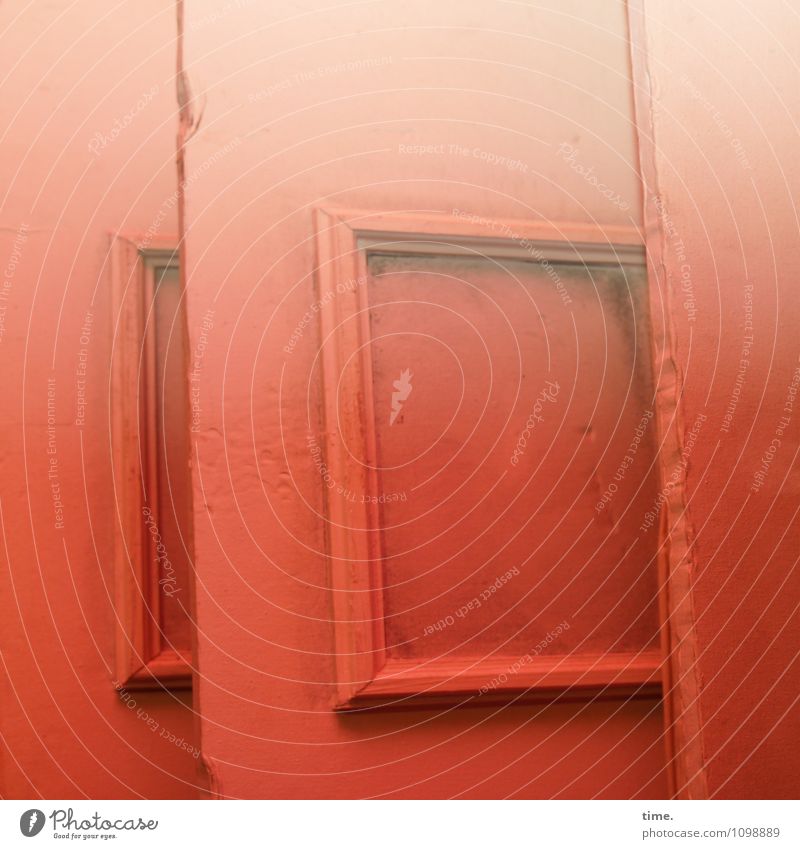 HMV | Lagerhüter Lagerhalle Lagerhaus Fenster Tür Holz Linie stehen außergewöhnlich kaputt trashig standhaft bescheiden Überraschung Platzangst Trägheit