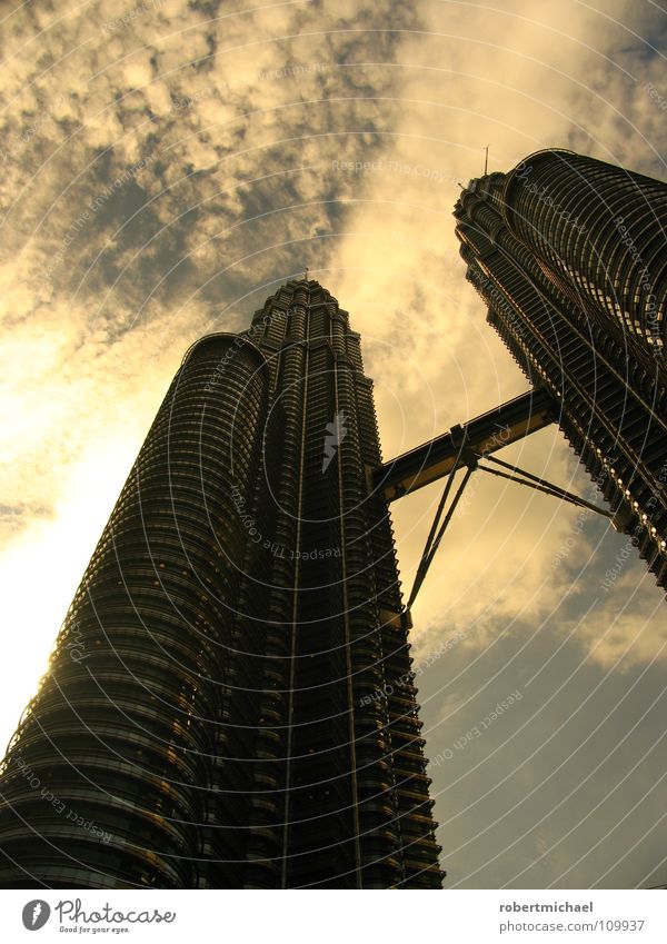 Petronas Towers Petronas Twin Towers Zwilling Handelszentrum Mitte Firmengebäude Hauptstelle 2 Hochhaus Malaysia Unternehmen Macht hoch Gebäude Stahlbrücke