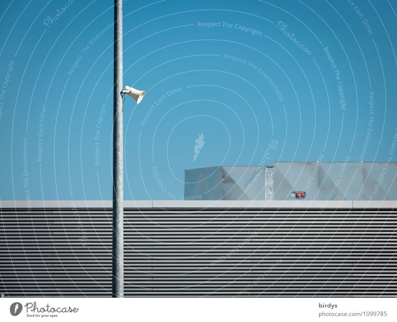 Stille - dennoch keine Entspannung Technik & Technologie Wolkenloser Himmel Schönes Wetter Architektur Geländer Lautsprecher Megaphon Metall ästhetisch