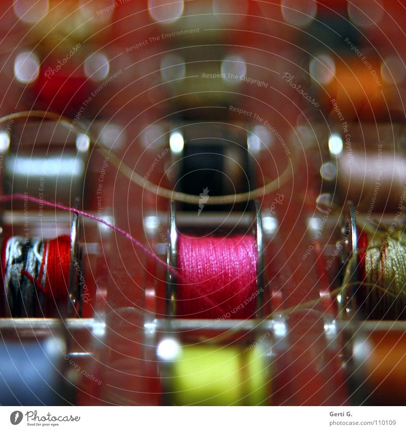 völlig verspult... Handwerk Nähen rosa Rolle Nähgarn Nähmaschine mehrfarbig sortieren Textilien Seide Leitfaden Faden verlieren Industrie Farbe Handarbeit