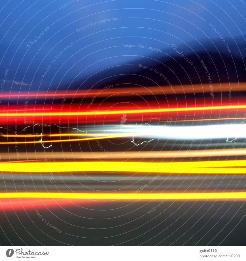 LKW überholen Streifen Licht Autofahren Verkehr Lastwagen Autobahn Elektrizität KFZ Geschwindigkeit Güterverkehr & Logistik Ferien & Urlaub & Reisen