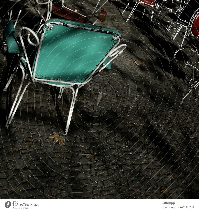cofee to go Café Tisch Sitzgelegenheit Platz Kellner Fünfziger Jahre Einkommen Gastronomie Mittagspause Stuhl jakobs krönung Eis genießen Schatten trinkgeld