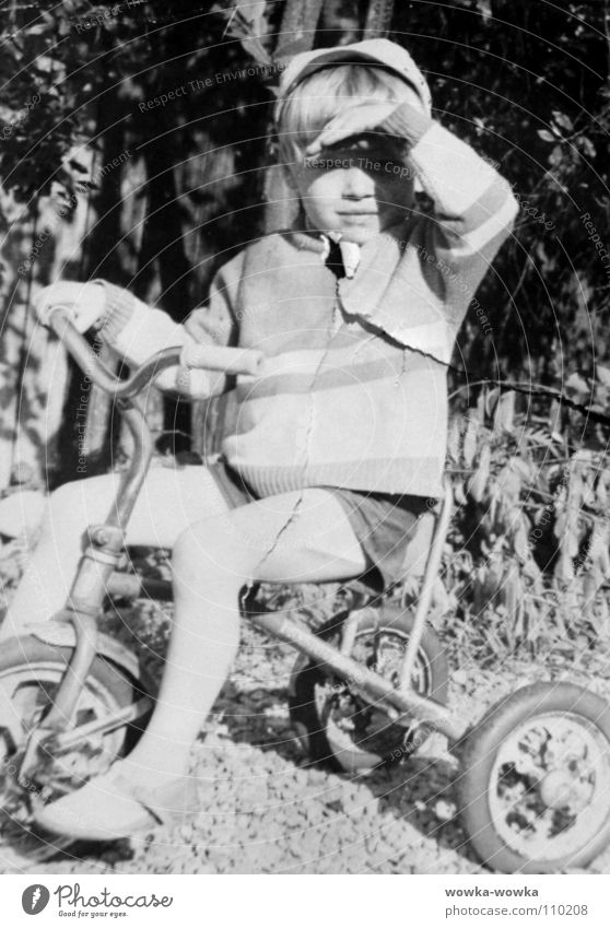 Fahrradfahrer schwarz Herbst Kind Dreiradfarad Farad Junge weis