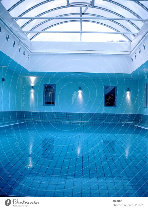 Aqua 1 Schwimmbad Wellness Erholung Licht Architektur Wasser Bewegung blau