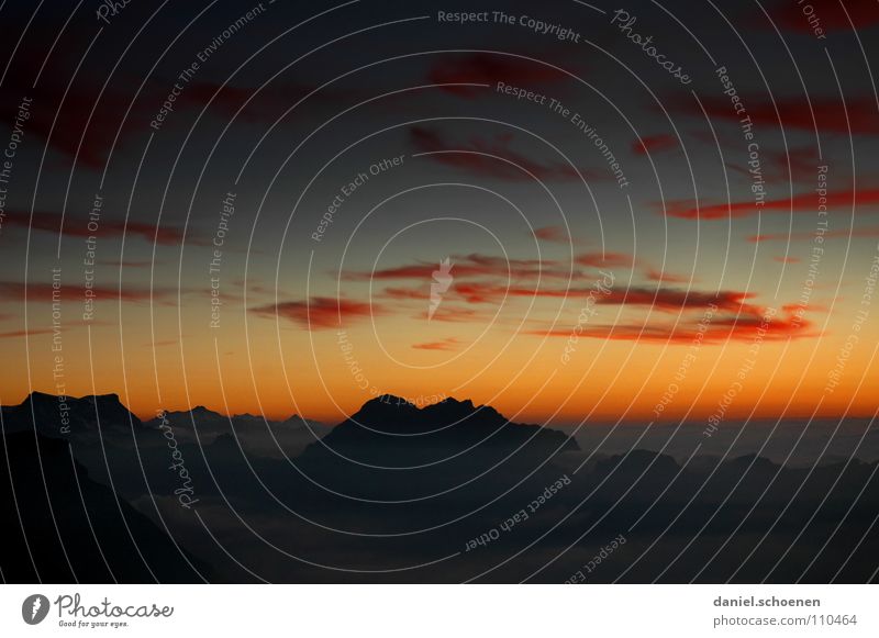 allerletztes Licht Horizont Sonnenuntergang Cirrus Schweiz Berner Oberland Bergsteigen Freizeit & Hobby Ausdauer weiß Wolken Hochgebirge Sauberkeit Luft zyan
