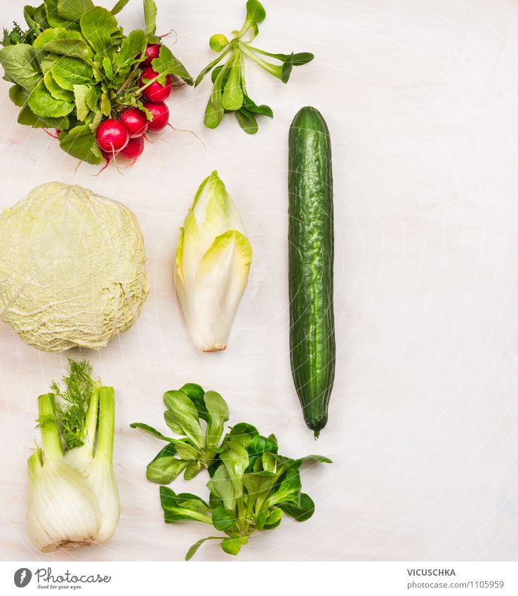 Mehr Salat Gemüse essen Lebensmittel Salatbeilage Ernährung Mittagessen Festessen Bioprodukte Vegetarische Ernährung Diät Stil Design Gesunde Ernährung Sommer