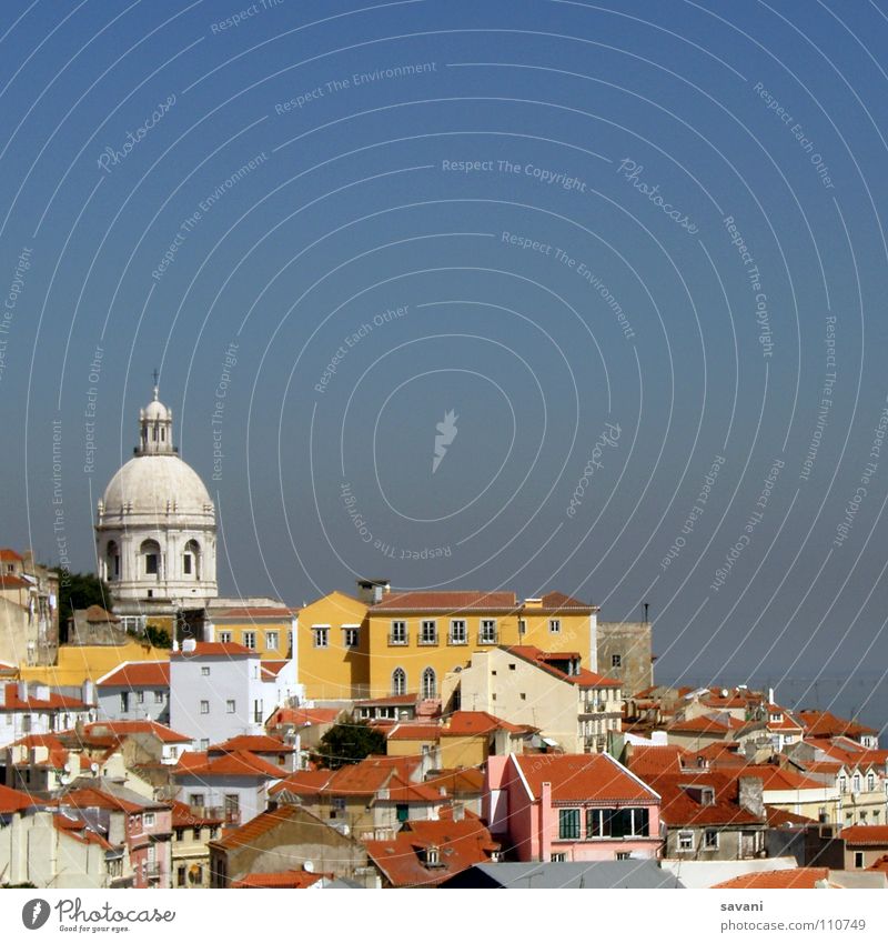 Über den Dächern von Lissabon Ferien & Urlaub & Reisen Sightseeing Sommer Haus Kultur Himmel Stadt Altstadt Kirche Fassade Dach blau gelb rot weiß Portugal