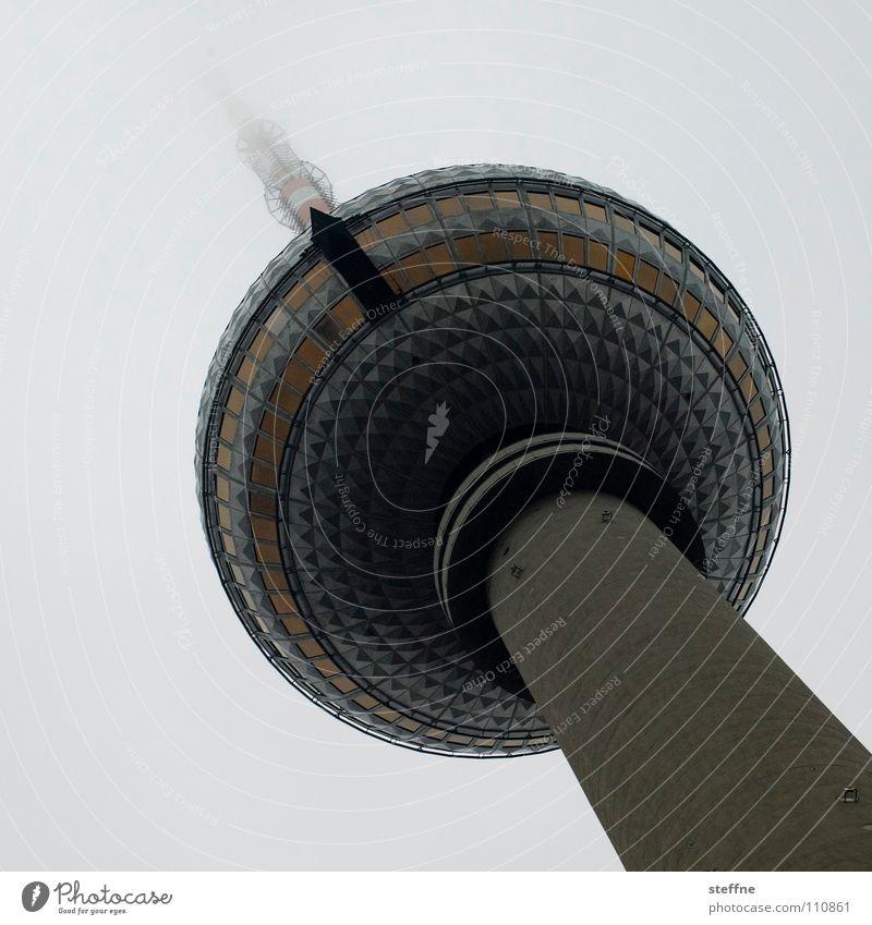 \.............. Alexanderplatz Wahrzeichen Fahrstuhl Nebel Antenne Deutschland Tourist Besucher modern Denkmal Berlin Turm Berliner Fernsehturm hoch 365 DDR