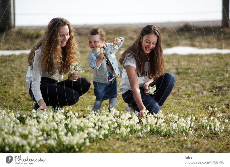 Drei Schwestern Mensch feminin Mädchen Junge Frau Jugendliche 3 Umwelt Natur Frühling Blume Garten Park Wiese Glück schön Freude Fröhlichkeit Zufriedenheit