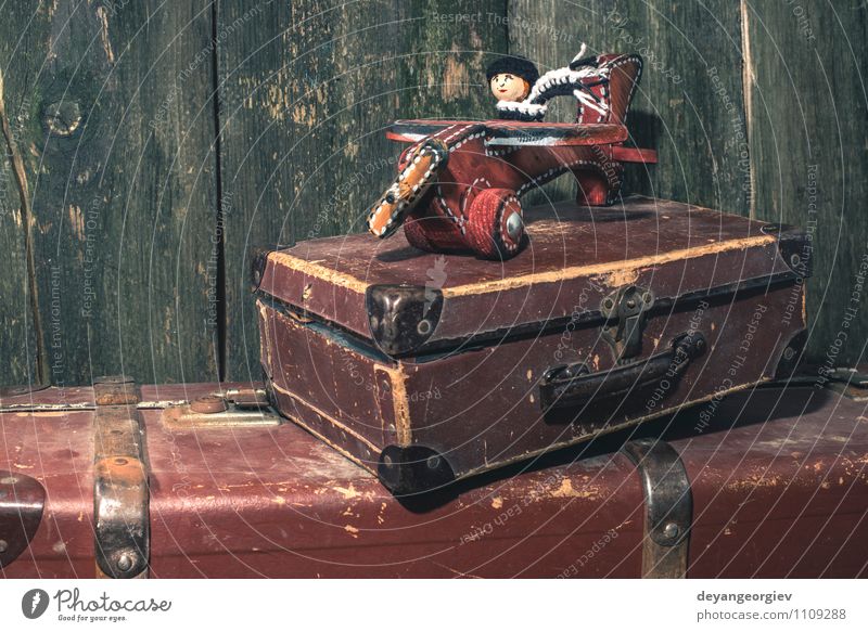 Vintage Kinderspielzeug aus Holz Flugzeug Glück Spielen Ferien & Urlaub & Reisen Luft Himmel Verkehr Fahrzeug Fluggerät Spielzeug alt klein retro weiß Ebene
