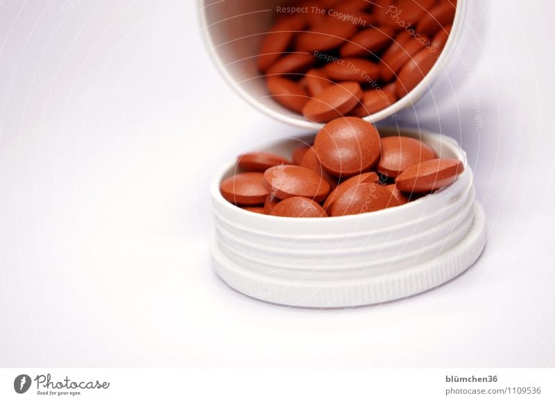 Vitaminversorgung Nahrungsergänzungsmittel Ernährung Medikament rot weiß Tablette Sucht Pharmazie Gesundheit Gesunde Ernährung Nebenwirkung Krankheit