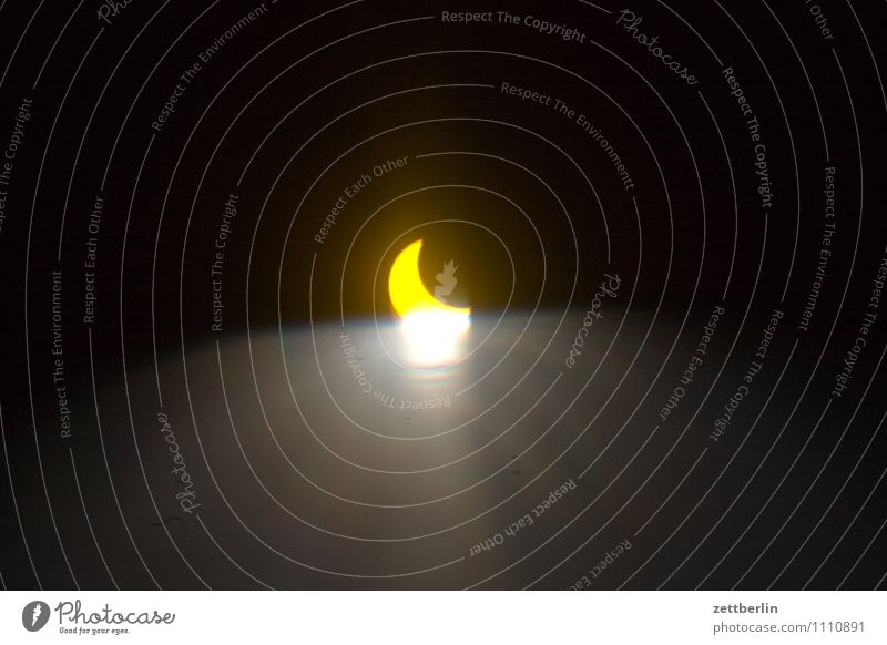 Sonnenfinsternis partiell Nacht Mond Blitze Reaktionen u. Effekte Lichterscheinung Lichteffekt Beleuchtung leuchten verdunkeln Astronomie Weltall Galaxie phase