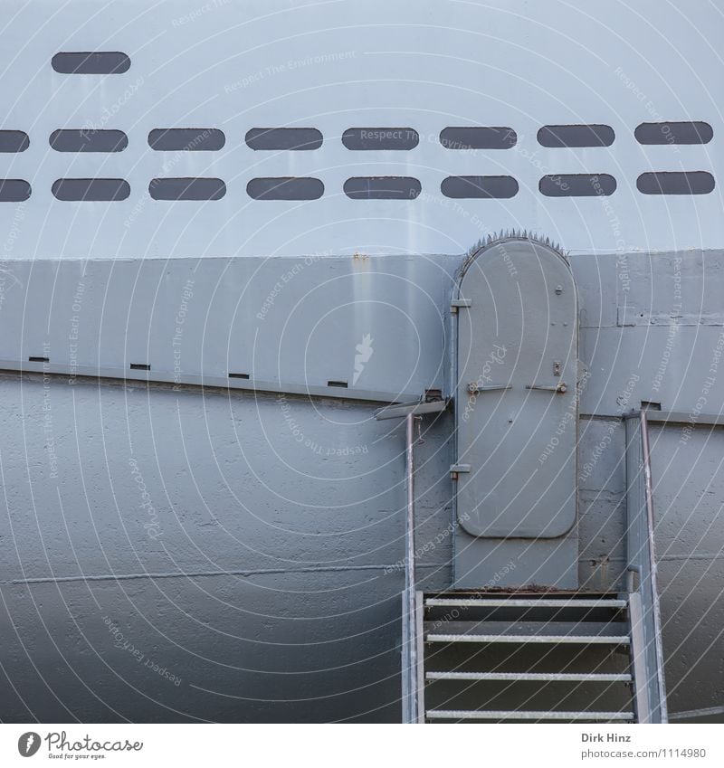 geschlossen! Schifffahrt U-Boot Wasserfahrzeug grau Eingang Luke Museum Treppe historisch Blech Stahl Hülle Technik & Technologie tauchen nautisch maritim