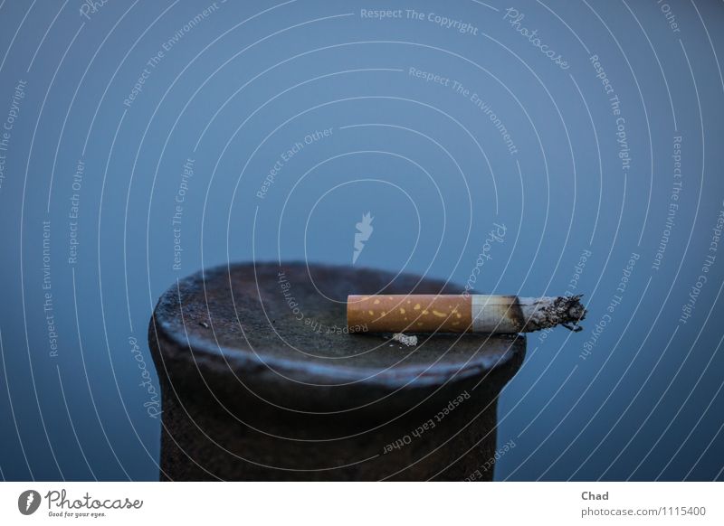 Zigaretten Pause Gesundheit Krankheit Rauchen Rauschmittel Zufriedenheit lecker blau braun weiß Drogensucht Stress Filterzigarette Nikotin Vorsatz