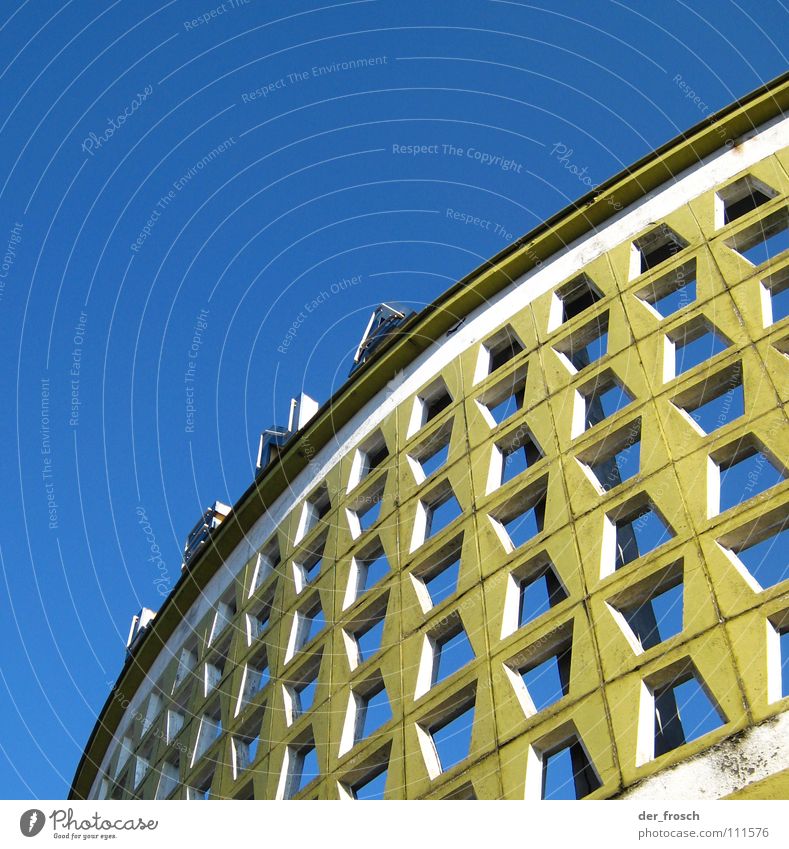 lena Mauer Loch gelb Wilhelmshaven Gebäude Sommer Fassade verfallen Architektur Schilder & Markierungen Himmel blau Bogen Schriftzeichen