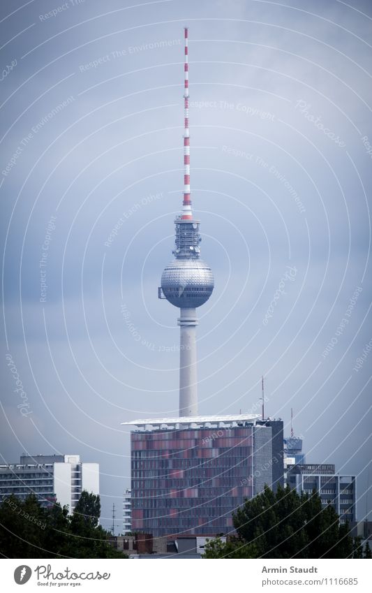 November Berlin Ferien & Urlaub & Reisen Himmel Herbst Winter schlechtes Wetter Nebel Stadt Haus Turm Sehenswürdigkeit Wahrzeichen Berliner Fernsehturm