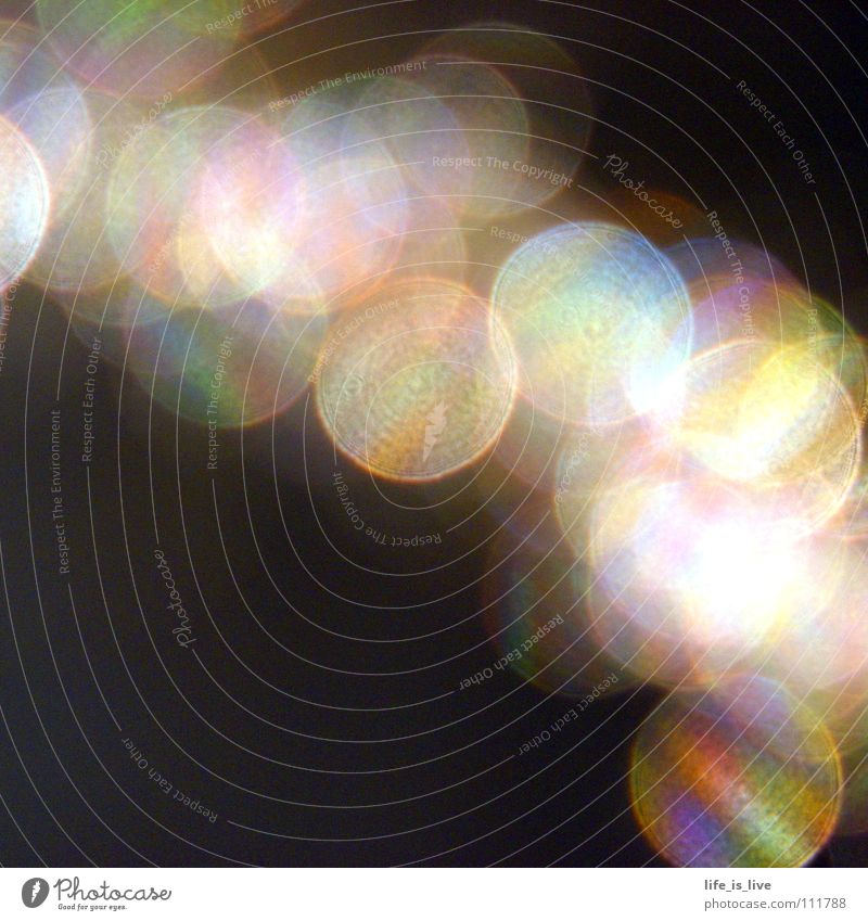 _rainbow_colors_ Licht regenbogenfarben schwarz Kreis aufeinander Farbe Makroaufnahme Nahaufnahme bunt und rund Reflexion & Spiegelung light Goldhaar im Quadrat