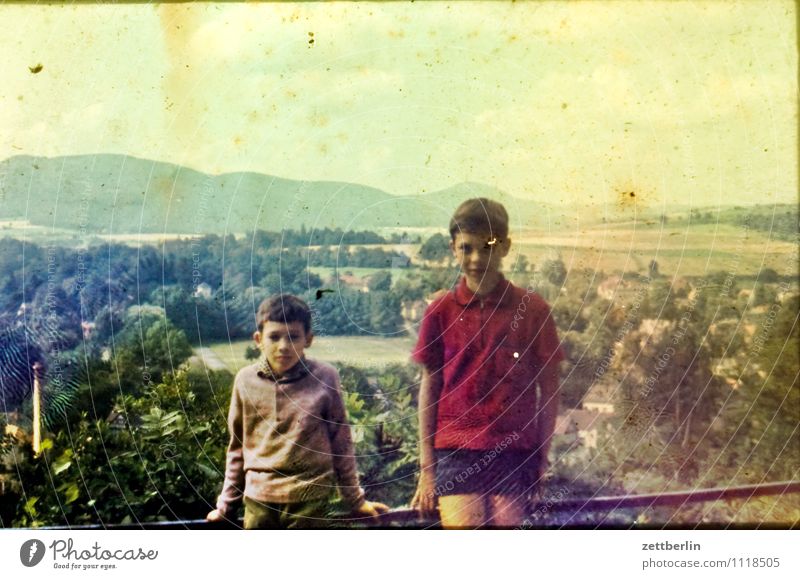 Thomas und Lutz, 1971 Kind Junge Ferien & Urlaub & Reisen Reisefotografie Landschaft Hügel Horizont früher Kindheit Kindheitserinnerung jugend Vergangenheit