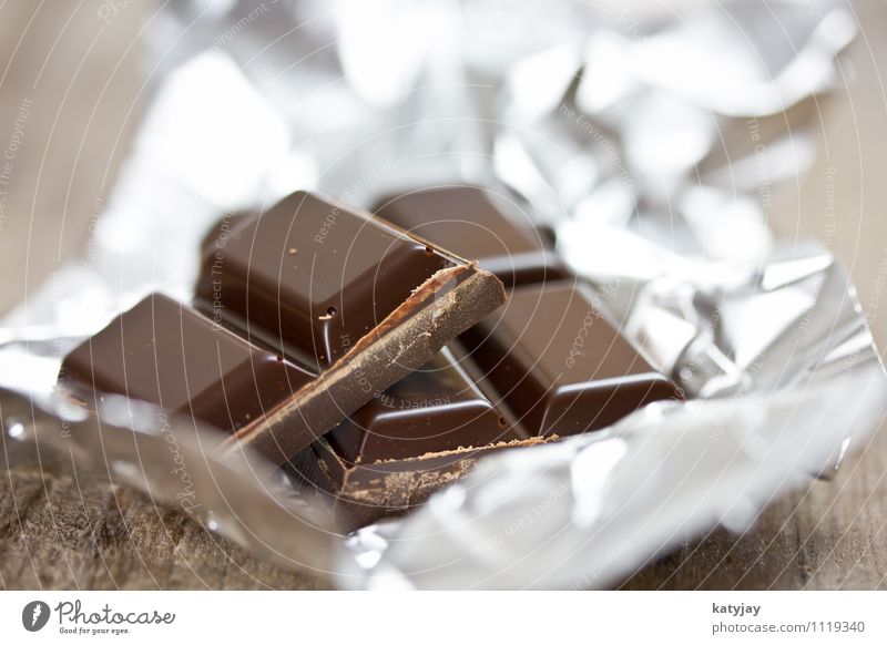 Schokolade dunkel Kuvertüre bitter Tafelschokolade zart Kakao schmelzen Sahne süß Süßwaren Zucker Diät Folie Aluminium Metallfolie Verpackung verpackt einpacken